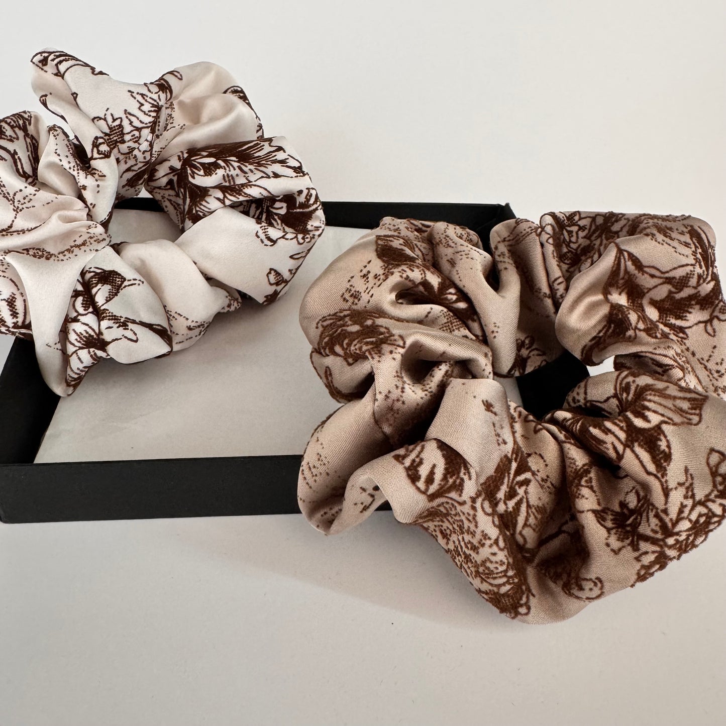 Fleur Mystique Scrunchie