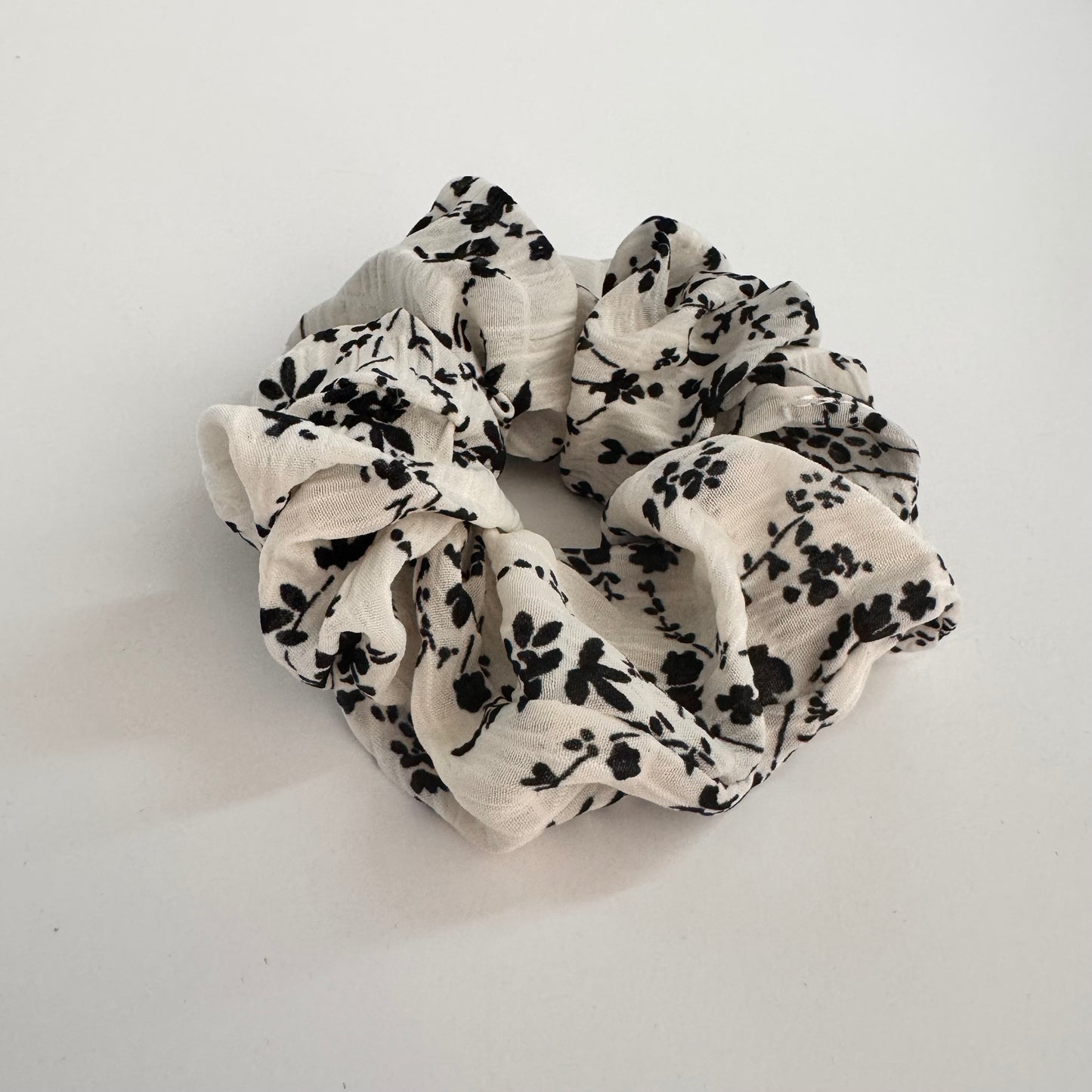 Noir & Blanc Scrunchie