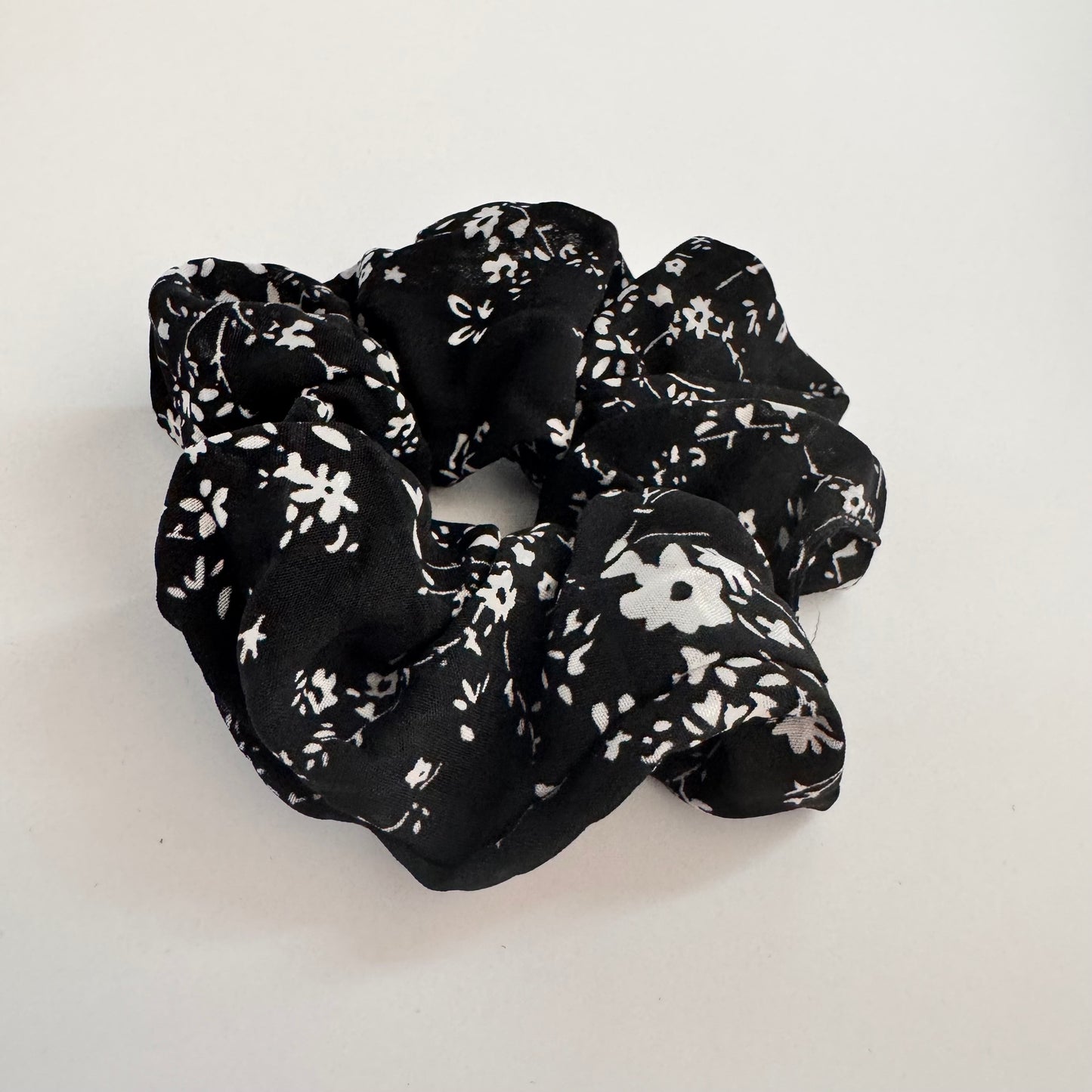 Noir & Blanc Scrunchie