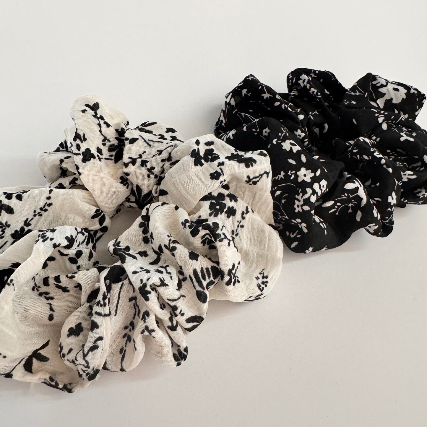 Noir & Blanc Scrunchie